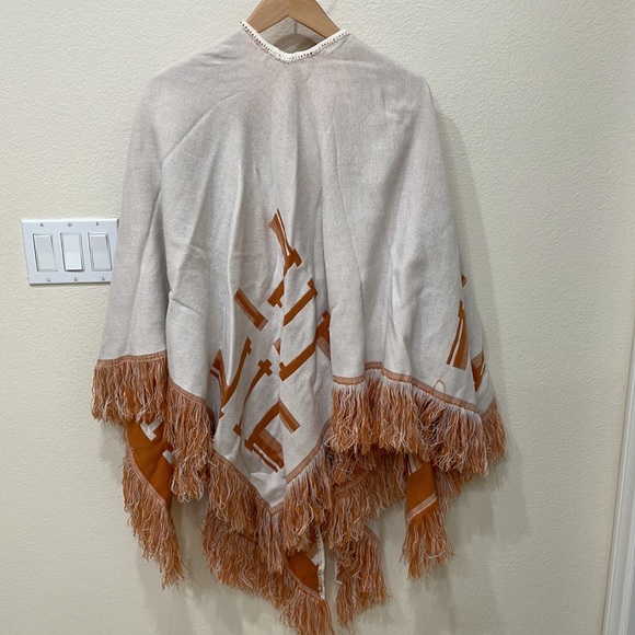 Gorgeous Tribal/Western? Y2K Design Vtg. 1990’s Cape Shawl Rust & Cream-Boho. - Picture 11 of 12